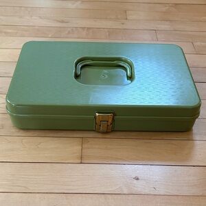 Wilson Mfg. Corp. Vintage Thread Holder